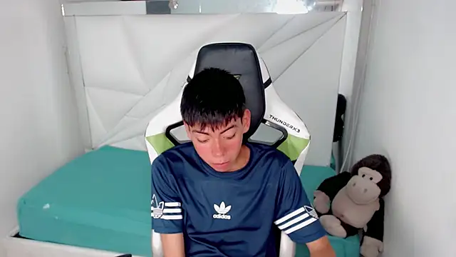 Snapshot of Liarr_ chatting on 02-26-26, 08:19 Liarr online show from 02-26-26, 08:19