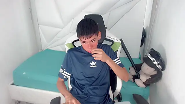 Snapshot of Liarr_ chatting on 02-27-26, 08:09 Liarr online show from 02-27-26, 08:09