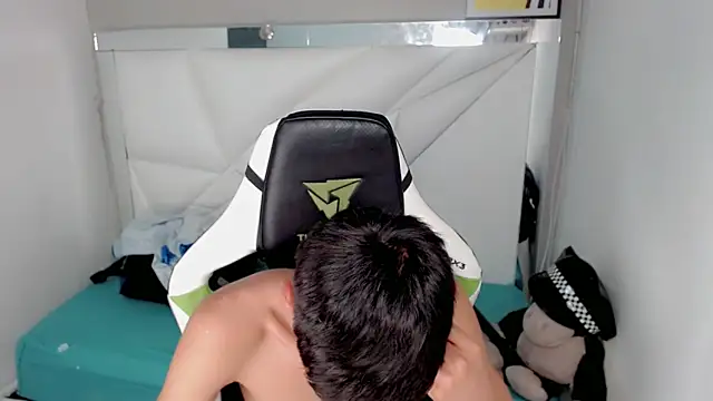 Snapshot of Liarr_ chatting on 02-28-26, 08:10 Liarr online show from 02-28-26, 08:10