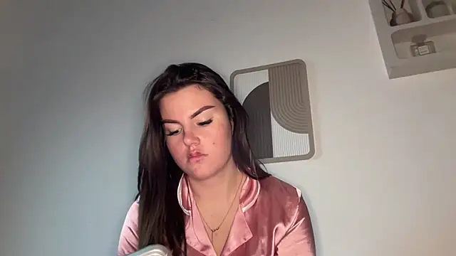 Snapshot of kiaraaaa75 chatting on 02-12-26, 04:35 kiaraaaa75 online show from 02-12-26, 04:35