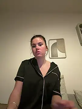 kiaraaaa75 online show from 04-14-26, 08:04