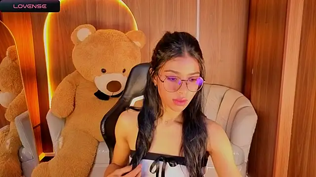 Snapshot of Alina_b_ chatting on 02-03-26, 08:14 Alina b online show from 02-03-26, 08:14