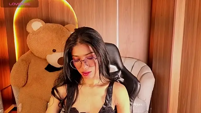 Snapshot of Alina_b_ chatting on 02-04-26, 08:03 Alina b online show from 02-04-26, 08:03