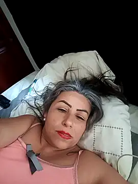 Snapshot of maynor_1998 chatting on 02-15-26, 01:09 maynor 1998 online show from 02-15-26, 01:09