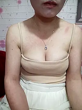 Snapshot of Suri_Sexywet_ chatting on 02-25-26, 01:10 Suri Sexywet online show from 02-25-26, 01:10