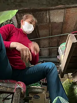 Snapshot of YANINA120 chatting on 02-16-26, 03:35 YANINA120 online show from 02-16-26, 03:35