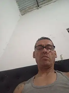 Carlos-0425 online show from 06-26-26, 03:33