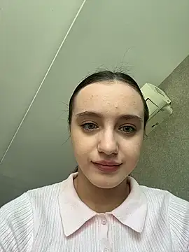 MiaTee online show from 04-15-26, 01:56