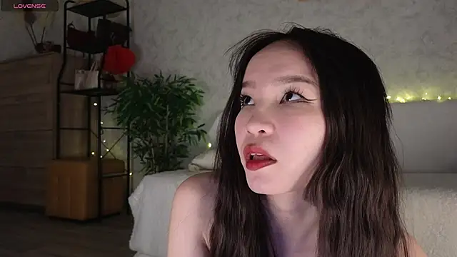 Snapshot of saya_li11 chatting on 02-24-26, 05:11 saya li11 online show from 02-24-26, 05:11