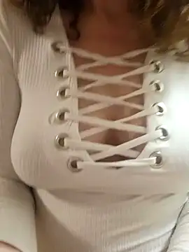 Snapshot of Isa363636 chatting on 02-12-26, 09:10 Isa363636 online show from 02-12-26, 09:10