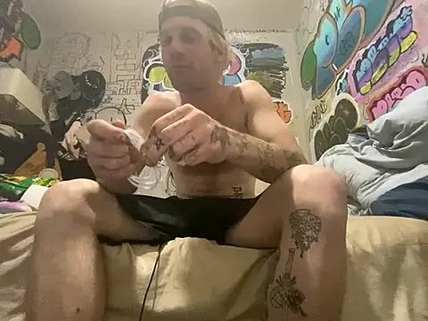 Snapshot of gothboiplzty chatting on 06-10-26, 04:23 gothboiplzty online show from 06-10-26, 04:23