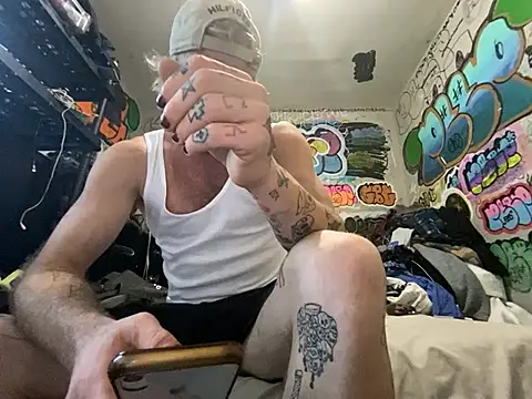 Snapshot of gothboiplzty chatting on 08-05-26, 04:21 gothboiplzty online show from 08-05-26, 04:21