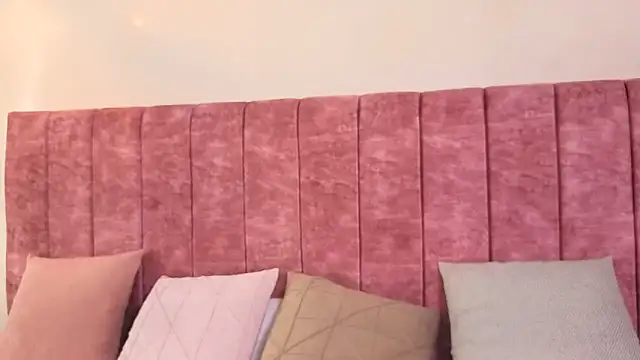 Snapshot of LOU_22_ chatting on 05-19-26, 12:33 LOU 22 online show from 05-19-26, 12:33