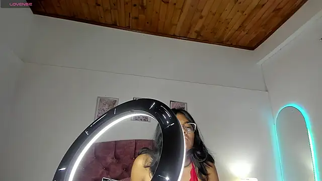 luna velveth online show from 04-17-26, 10:40