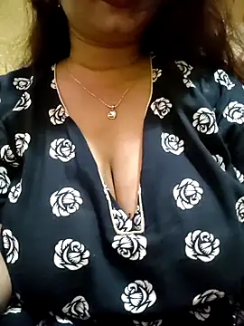 Snapshot of PARI51 chatting on 04-21-26, 07:50 PARI51 online show from 04-21-26, 07:50