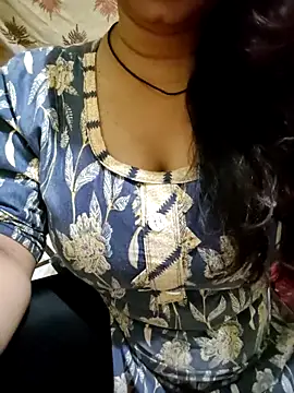Snapshot of PARI51 chatting on 05-26-26, 07:43 PARI51 online show from 05-26-26, 07:43