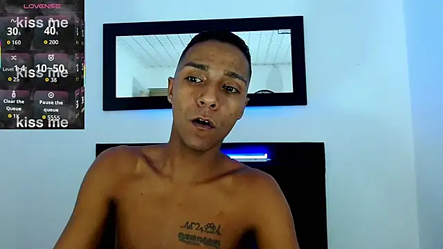Snapshot of hotboyluxe chatting on 07-03-26, 05:36 hotboyluxe online show from 07-03-26, 05:36