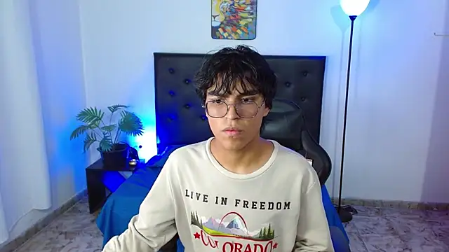 Snapshot of Maecum18 chatting on 02-07-26, 09:51 Maecum18 online show from 02-07-26, 09:51