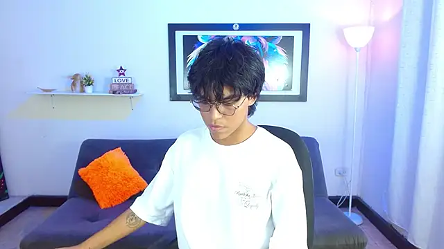 Snapshot of Maecum18 chatting on 02-10-26, 09:52 Maecum18 online show from 02-10-26, 09:52