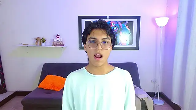 Snapshot of Maecum18 chatting on 02-16-26, 08:38 Maecum18 online show from 02-16-26, 08:38