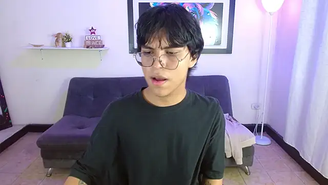 Snapshot of Maecum18 chatting on 02-19-26, 08:38 Maecum18 online show from 02-19-26, 08:38