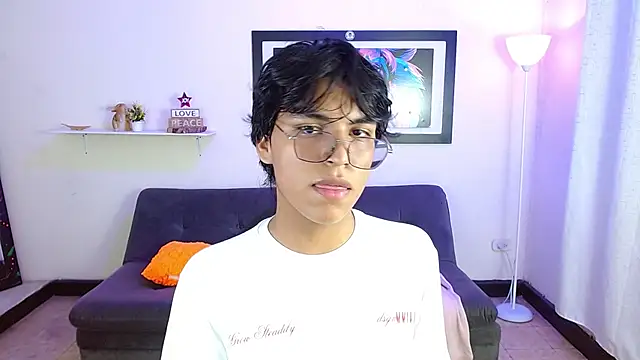 Snapshot of Maecum18 chatting on 02-24-26, 08:29 Maecum18 online show from 02-24-26, 08:29