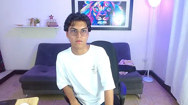 Snapshot of Maecum18 chatting on 02-27-26, 08:53 Maecum18 online show from 02-27-26, 08:53