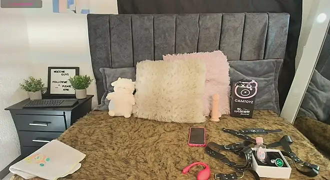 Snapshot of Petite_pepper chatting on 02-26-26, 07:46 Petite pepper online show from 02-26-26, 07:46