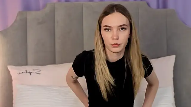 NikkiRyx online show from 05-17-26, 04:14
