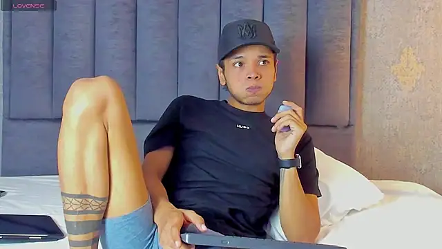 Alejandroo Montenegro online show from 03-22-26, 10:13