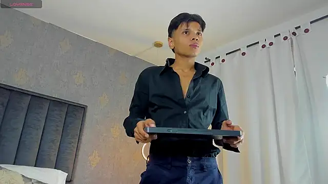 Alejandroo Montenegro online show from 03-25-26, 08:37