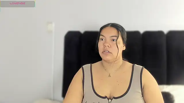 Snapshot of Amaranoir- chatting on 02-18-26, 03:57 Amaranoir- online show from 02-18-26, 03:57