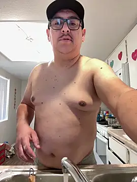 Snapshot of Skizm1986 chatting on 02-12-26, 05:41 Skizm1986 online show from 02-12-26, 05:41