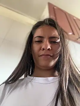 Snapshot of Esperanza_GS chatting on 04-28-26, 01:05 Esperanza GS online show from 04-28-26, 01:05