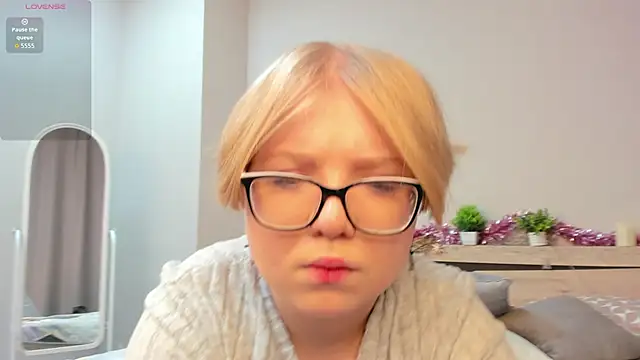 Snapshot of Lauraaa_Smith chatting on 02-24-26, 07:28 Lauraaa Smith online show from 02-24-26, 07:28