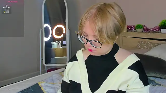 Snapshot of Lauraaa_Smith chatting on 03-02-26, 07:26 Lauraaa Smith online show from 03-02-26, 07:26