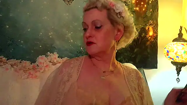 Snapshot of Blondie_the_librarian chatting on 02-27-26, 05:40 Blondie the librarian online show from 02-27-26, 05:40