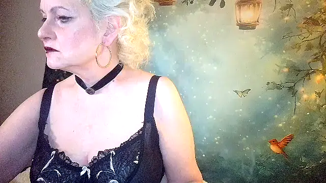 Snapshot of Blondie_the_librarian chatting on 04-29-26, 02:37 Blondie the librarian online show from 04-29-26, 02:37