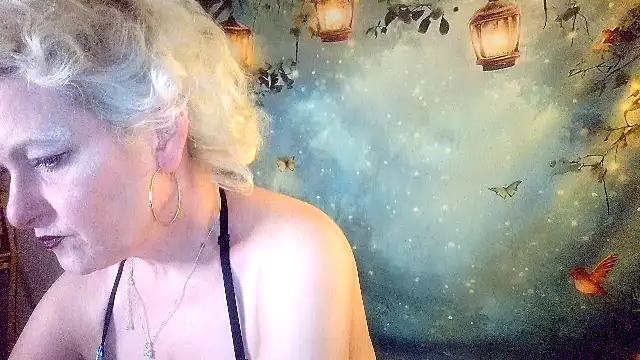 Snapshot of Blondie_the_librarian chatting on 05-09-26, 01:11 Blondie the librarian online show from 05-09-26, 01:11