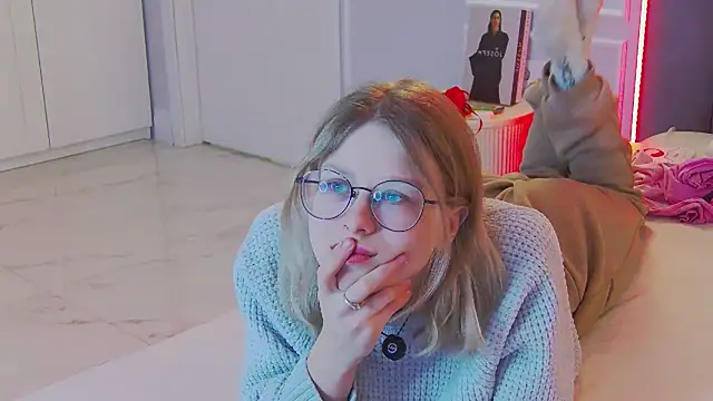 Snapshot of Ivy_Allen chatting on 02-05-26, 04:44 Ivy Allen online show from 02-05-26, 04:44