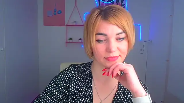 CuttieEmma online show from 04-15-26, 05:58