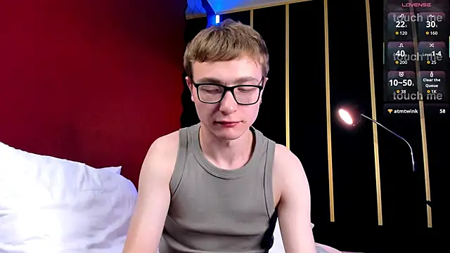 Snapshot of Emmit_Barker chatting on 07-15-26, 11:32 Emmit Barker online show from 07-15-26, 11:32