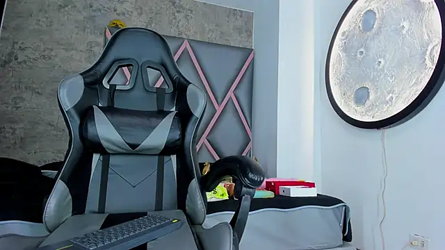 Emily-Queen03 online show from 02-19-26, 11:39