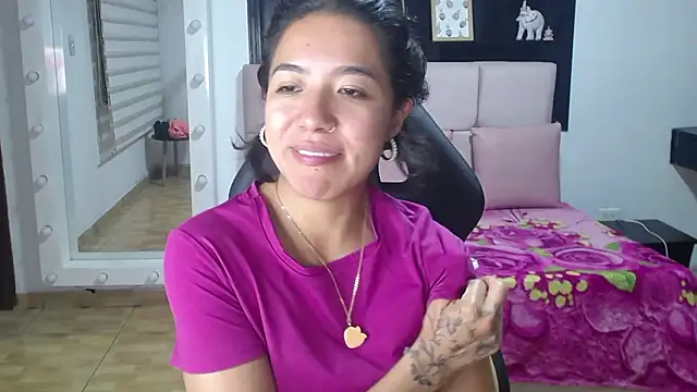 Snapshot of Lynn_turner chatting on 02-07-26, 08:01 Lynn turner online show from 02-07-26, 08:01