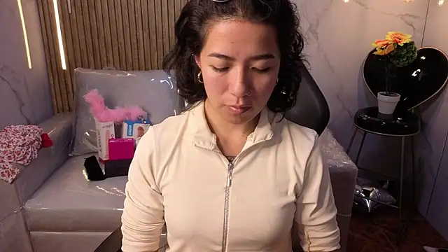 Snapshot of Lynn_turner chatting on 02-25-26, 08:18 Lynn turner online show from 02-25-26, 08:18