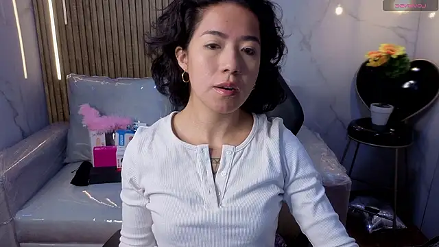 Snapshot of Lynn_turner chatting on 02-28-26, 01:01 Lynn turner online show from 02-28-26, 01:01