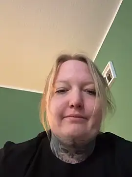 Lolaaxxx13 online show from 05-16-26, 06:28
