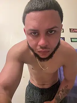 Snapshot of Tu_PaPi_Favorito chatting on 02-02-26, 02:05 Tu PaPi Favorito online show from 02-02-26, 02:05