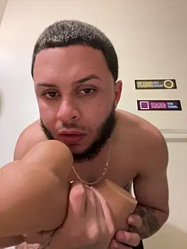 Snapshot of Tu_PaPi_Favorito chatting on 02-05-26, 04:17 Tu PaPi Favorito online show from 02-05-26, 04:17