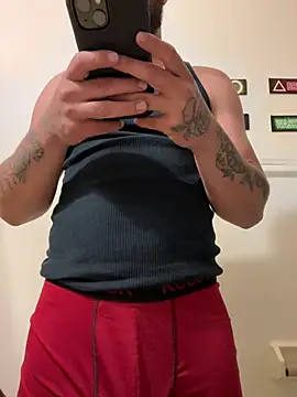 Snapshot of Tu_PaPi_Favorito chatting on 03-02-26, 06:36 Tu PaPi Favorito online show from 03-02-26, 06:36